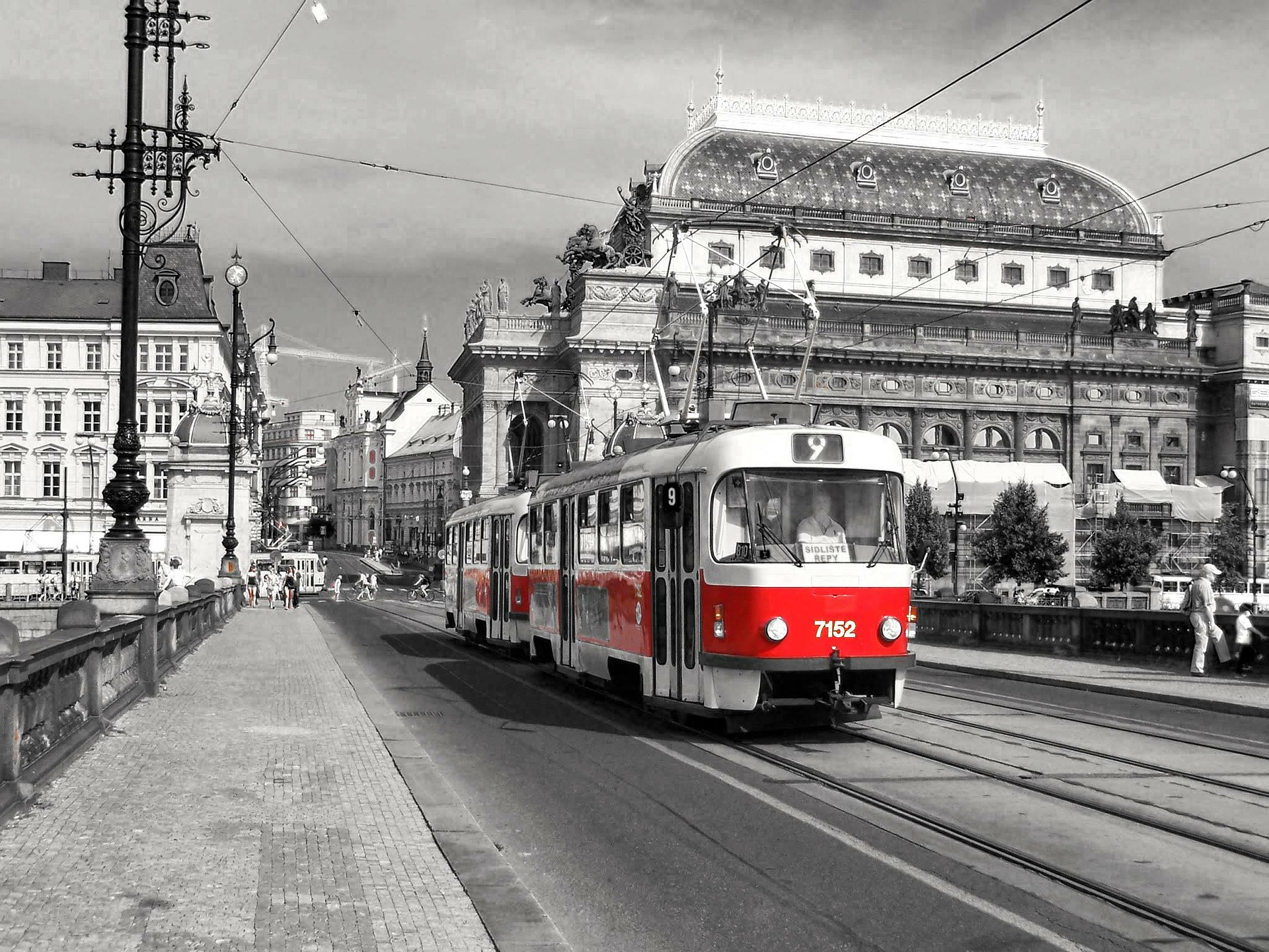 Skokové zdražování jízdného v pražské MHD je nepochopitelným krokem o mnoho let zpět