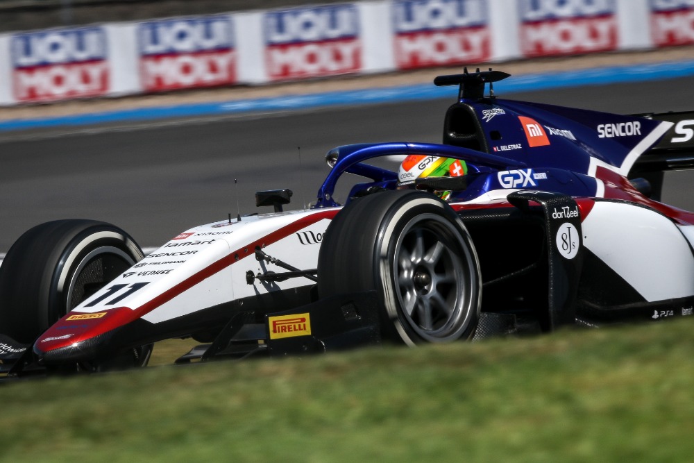 Výborný týmový výsledek Charouz Racing System v kvalifikaci F2 v Silverstone