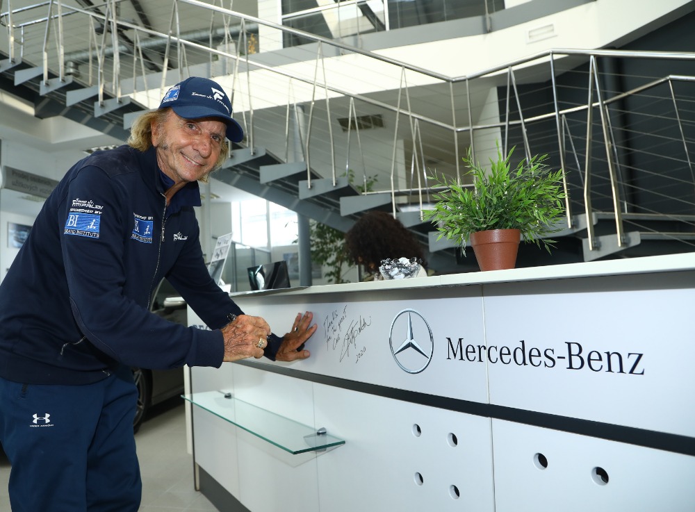 Emerson Fittipaldi si splnil sen: V M3000 v Praze převzal Mercedes-Benz GLE kupé