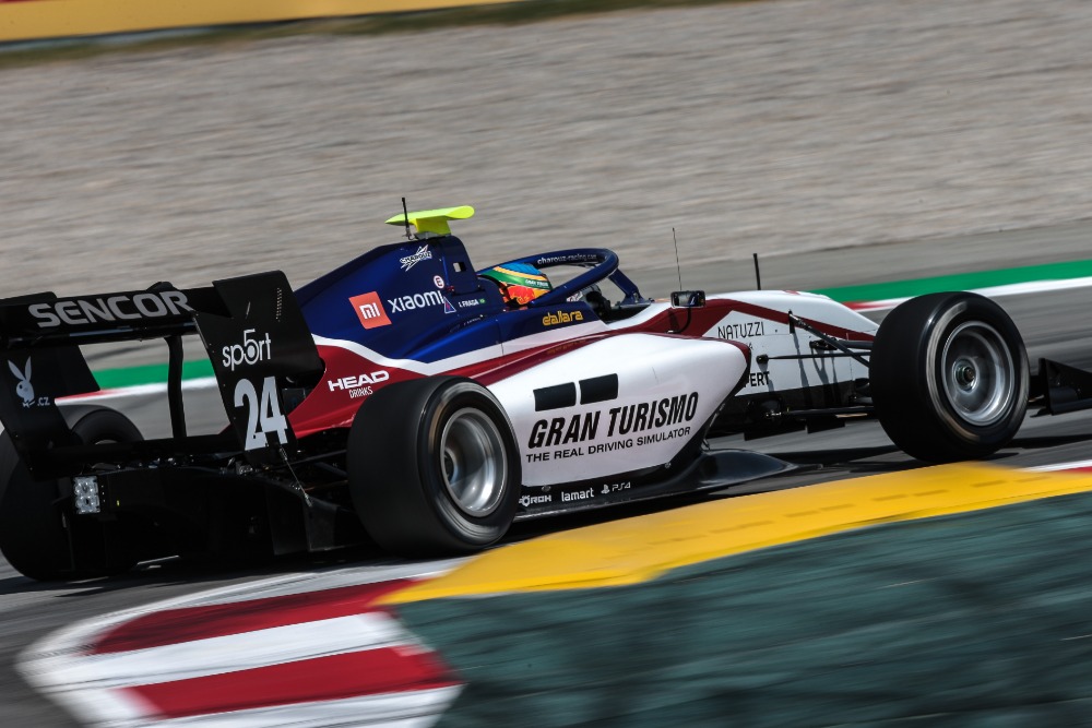 Závod F3 v Barceloně:  Vyhrál Hughes, jezdci Charouz Racing System se neprosadili