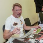 Mistři F1 poprvé spolu: Mika Häkkinen křtil v Praze unikátní knihu