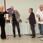 Hvězdný Häkkinen křtil a světoznámé šampaňské Mumm teklo proudem